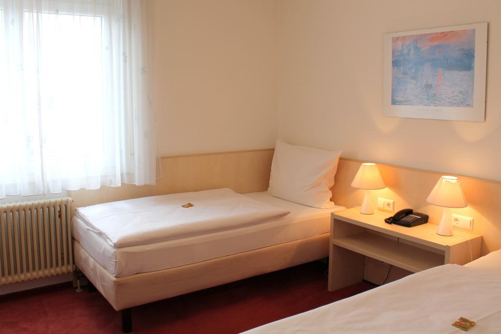 Hotel Am Bad Esslingen am Neckar ภายนอก รูปภาพ