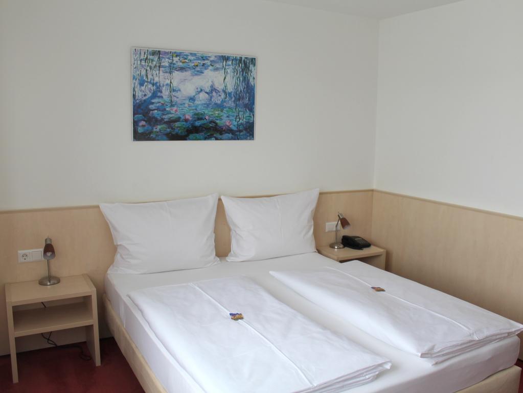 Hotel Am Bad Esslingen am Neckar ภายนอก รูปภาพ