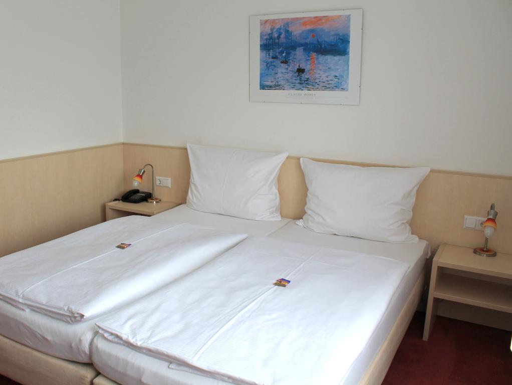 Hotel Am Bad Esslingen am Neckar ภายนอก รูปภาพ